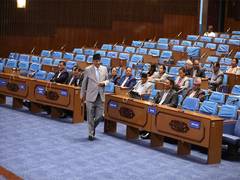
      
      'Prachanda' offers support for Nepal's constitution amendment
      
      