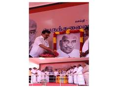 
      
      Tamil Nadu Chief Minister MK Stalin paid floral tribute to Kamraj
      
      