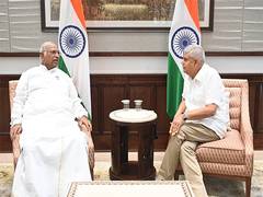 
      
      Mallikarjun Kharge calls on VP Dhankhar, discusses RS session
      
      