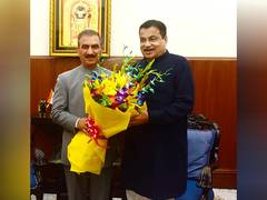 
      
      Himachal CM Sukhu calls on Union Minister Nitin Gadkari
      
      