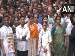 
      
      Mamata Banerjee leads protest march alleging harassment
      
      