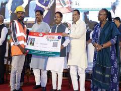 
      
      On 'NAMASTE Day', MoS BL Verma distributes PPE kits, Ayushman car
      
      