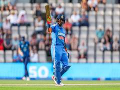 
      
      Deepti Sharma credits Pant for her one-handed six 
      
      