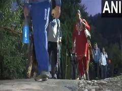 
      
      2.51 lakh yatris perform darsham of Amarnath shrine 
      
      