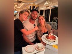 
      
      Chris Hemsworth celerbates Elsa Pataky's birthday at restaurant
      
      