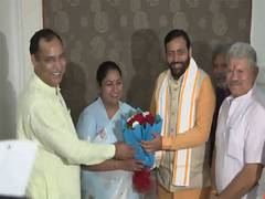 
      
      Haryana CM Nayab Saini extends wishes to Rekha Gupta
      
      