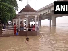 
      
      Bihar: Water level of Ganga river reaches warning mark 
      
      
