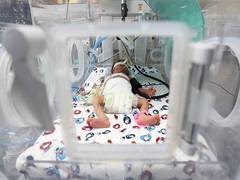
      
      Newborn girl dies of unavailability of incubator in Pak
      
      