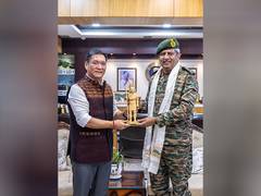 
      
      Arunachal CM convenes meeting with Lt Gen Raghu Srinivasan
      
      