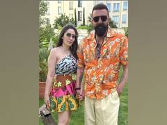 
      
      Sanjay Dutt wishes wife Maanayata on her birthday
      
      
