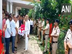 
      
      MP govt accords guard of honour to Ujjain man
      
      