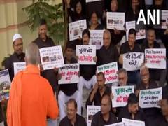 
      
      Opposition leaders protest against SIR outside Bihar Assembly
      
      