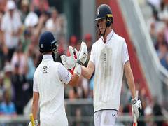 
      
      Duckett-Crawley partnership helps England score 225/2 
      
      