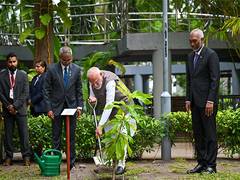 
      
      PM Modi, Muizzu's participate in 'Ek ped maa ke naam' 
      
      