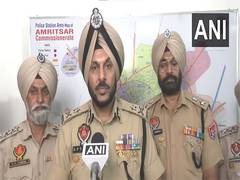 
      
      Amritsar Police bust drug racket, held kingpin with 6 Kg heroin
      
      