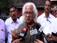 
      
      Tharoor too tall for mediocre minds: Filmmaker praises Cong MP
      
      