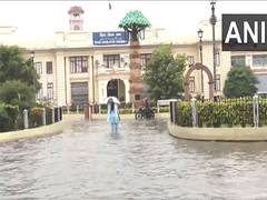 
      
      Heavy rain triggers waterlogging in premises of Bihar Legislative
      
      