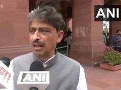 
      
      "In his one-hour-long speech, Rajnath Singh wasn't able to...
      
      