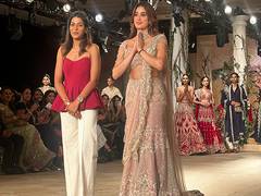 
      
      Janhvi steals attention with her showstopper look at ICW
      
      