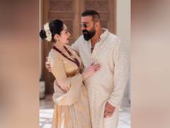 
      
      Wife Maanayata wishes Sanjay Dutt on his birthday, says...
      
      
