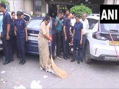 
      
      Delhi CM Rekha Gupta launches 'Delhi Ko Koode Se Azaadi' campaign
      
      