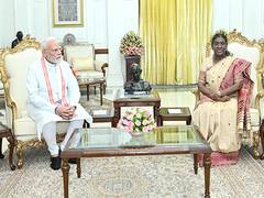 
      
      PM Modi calls on Presedent Droupadi Murmu at Rashtrapati Bhavan 
      
      