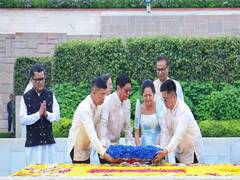 
      
      Philippines President pays tribute to Mahatma Gandhi at Raj Ghat
      
      