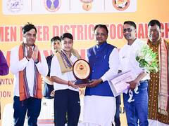 
      
      Odisha CM Honours Jindal Sports Hostel Athlete Sweta Rani
      
      