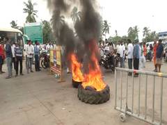 
      
      BJD blocks the Bhubaneswar-Puri road at Pipili toll gate
      
      