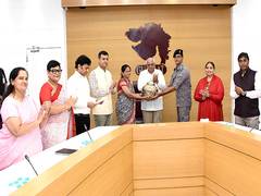 
      
      53,000 Anganwadi women of Gujarat send over 3.5 lakh Rakhis
      
      