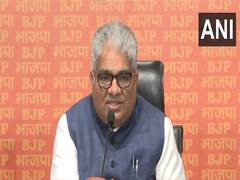 
      
      Bhupender Yadav Targets Rahul Gandhi over his fake vote allegatio
      
      