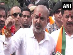
      
      Bandi Sanjay demands CBI probe into alleged phone tapping
      
      