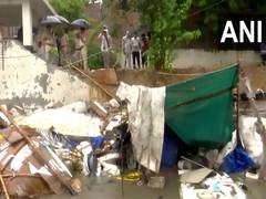 
      
      Delhi: 8 rescued, 3-4 critically injured in the Hari Nagar
      
      