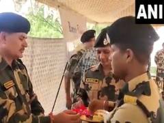 
      
      BSF jawans celebrated Raksha Bandhan at India-Pakistan Internatio
      
      