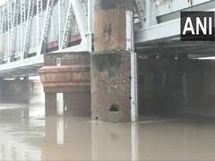 
      
      Delhi: Yamuna River flows below danger level mark
      
      