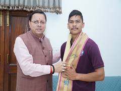 
      
      Uttarakhand CM Dhami meets Champawat mountaineer Virendra Singh
      
      
