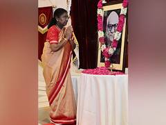 
      
      President Murmu pays floral tributes to VV Giri
      
      