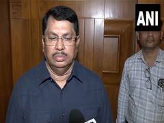 
      
       Congress leader Vijay Wadettiwar on 