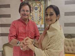 
      
      Disha Vakani reunites with Taarak Mehta's producer Asit Modi
      
      