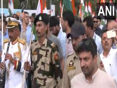 
      
      JK CM Omar Abdullah, LG Manoj Sinha join Tiranga Yatra at Dal La
      
      