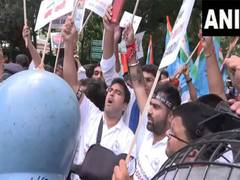 
      
      NSUI workers protest from headquarters to Jantar Mantar
      
      