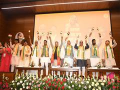 
      
      Minority youth entrepreneurs receive awards at “Salaam Kalam