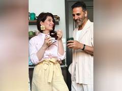 
      
      Akshay Kumar pokes fun at Twinkle Khanna's dancing skills
      
      