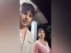 
      
      Janhvi Kapoor, Sidharth seek blessings at Tirumala Temple
      
      