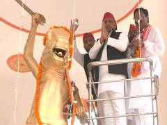 
      
      UP: Akhilesh Yadav pays tributes to Avantibai Lodhi 
      
      