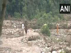 
      
      Flash floods, landslides occur in many parts of Kathua after clou
      
      