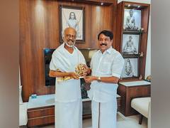 
      
      Tamil Nadu BJP chief Nainar Nagendran meets Rajinikanth
      
      