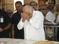 
      
      Gujarat CM offers prayers at Somnath Mahadev Temple
      
      