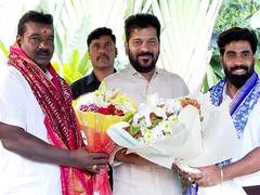 
      
      CM Revanth Reddy felicitates National Film Award winners
      
      
