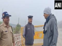 
      
      Uttarakhand CM meets security personnel at Vidhan Sabha 
      
      